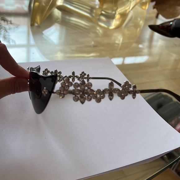 LOUIS VUITTON Swarovski Cat-Eye Fleur Sunglasses - Picture 10 of 16